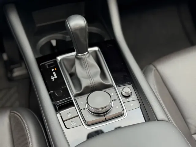 Mazda Axela — Фото автомобиля 15