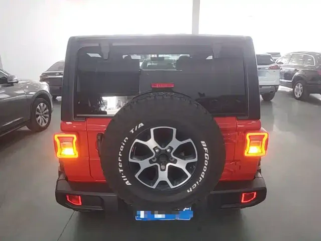 Jeep Wrangler — Фото автомобиля 5