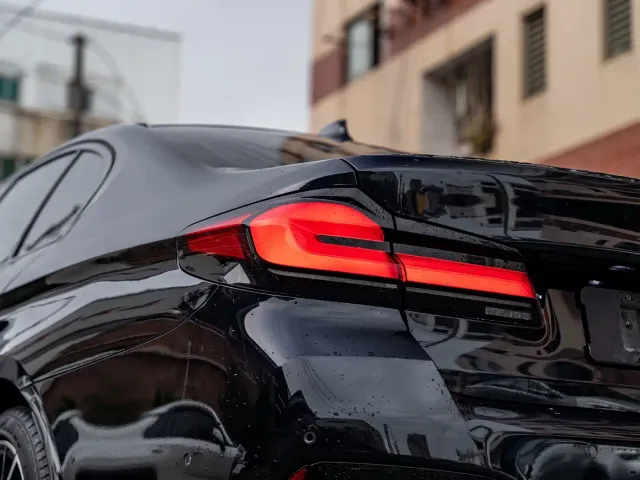 BMW 5 Series — Фото автомобиля 6