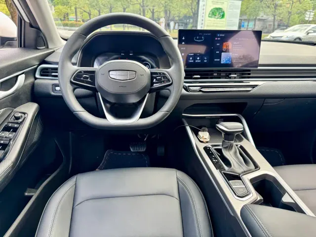 Geely Emgrand — Фото автомобиля 16