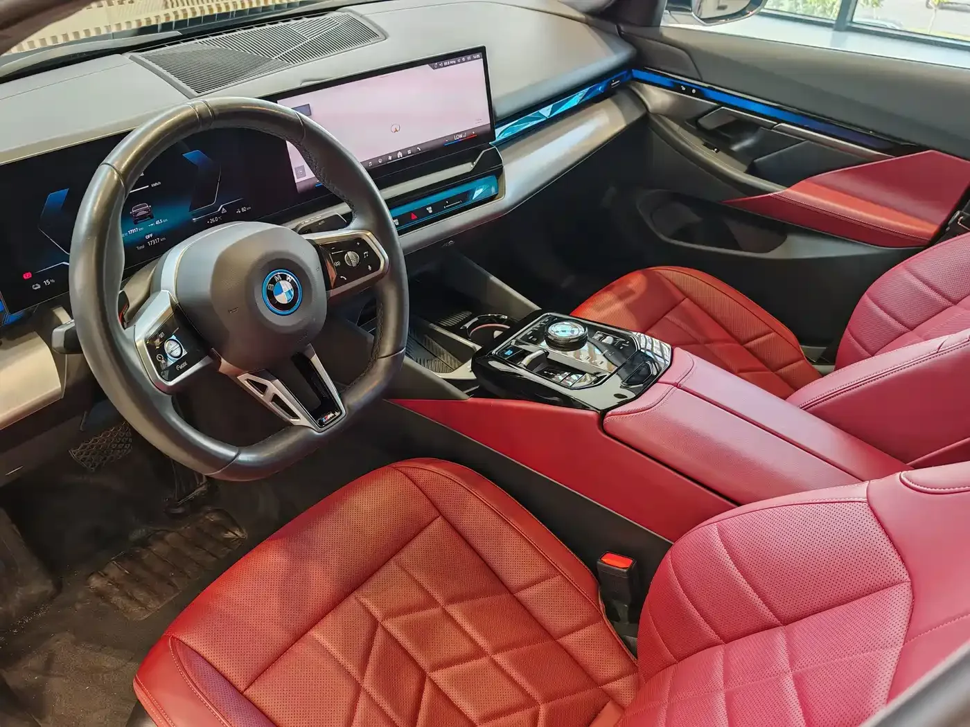 BMW BMW i5 2025 eDrive 35L M Sport Package — Фото автомобиля 10
