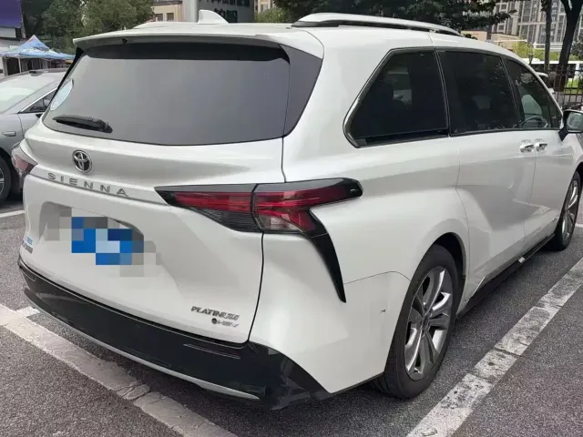 Toyota Sienna — Фото автомобиля 3