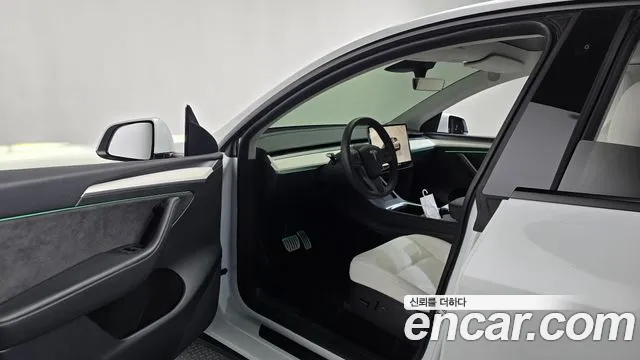 Tesla Model Y — Фото автомобиля 15