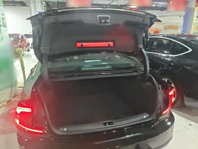 Volvo S90 — Фото автомобиля 18