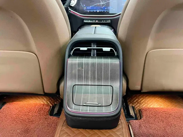 Mercedes-Benz E-Class — Фото автомобиля 15
