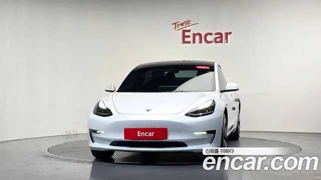 Tesla Model 3 — Фото автомобиля 3