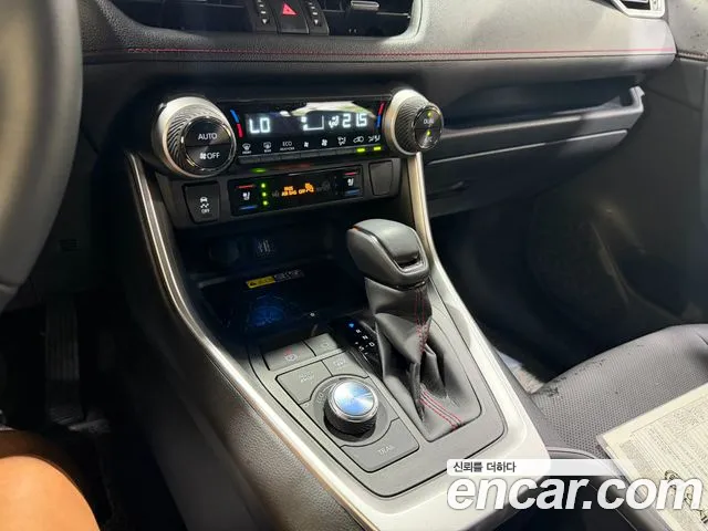 Toyota RAV4 — Фото автомобиля 10