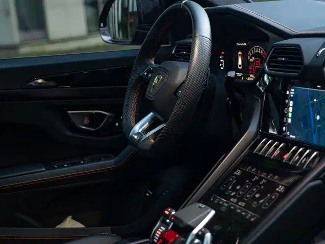 Lamborghini Urus — Фото автомобиля 9