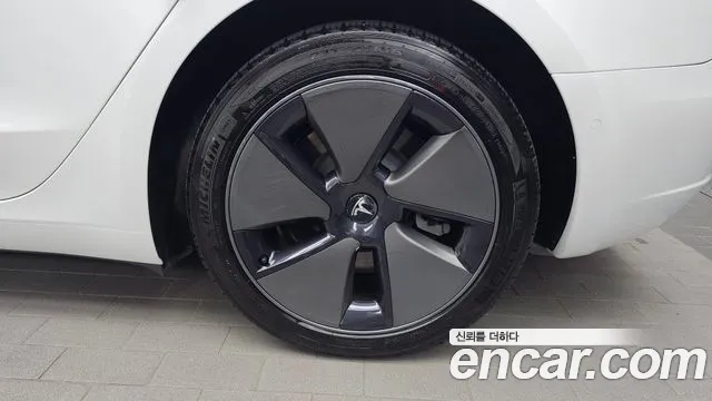 Tesla Model 3 — Фото автомобиля 17