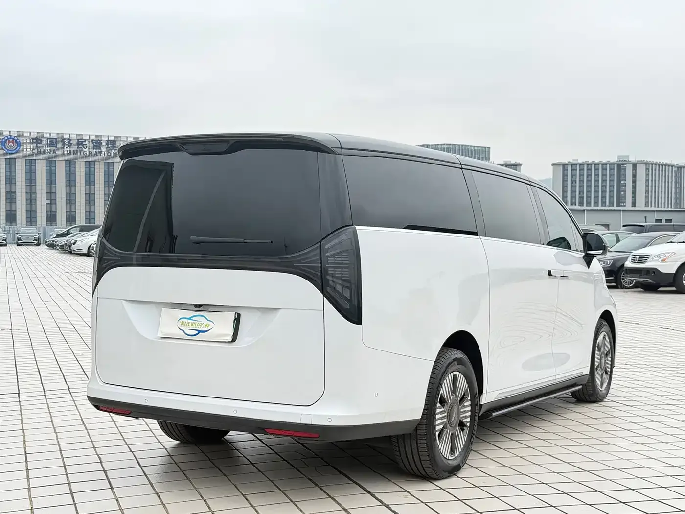 Geely Galaxy Yizhen L380 2024 140kWh 6-Seater AWD Ultra — Фото автомобиля 5
