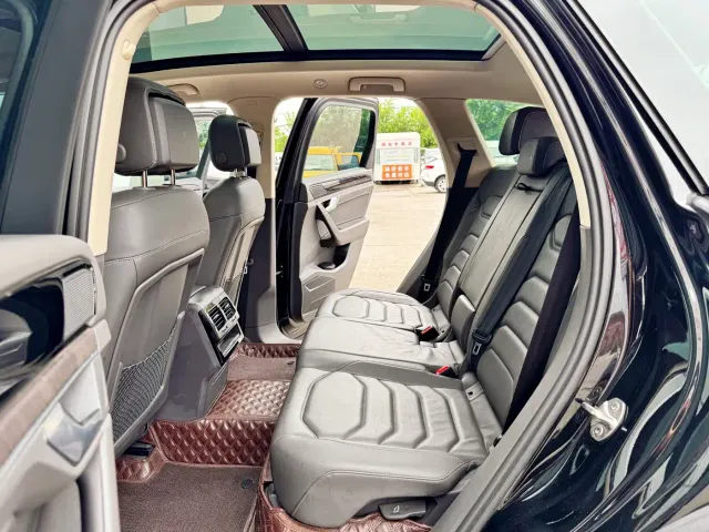 Volkswagen Touareg — Фото автомобиля 18