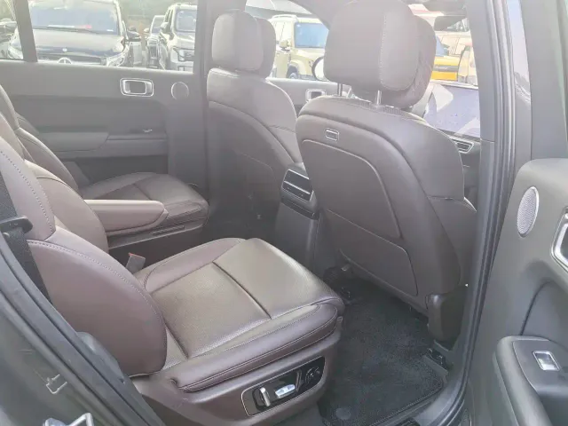 Li Auto L9 — Фото автомобиля 12