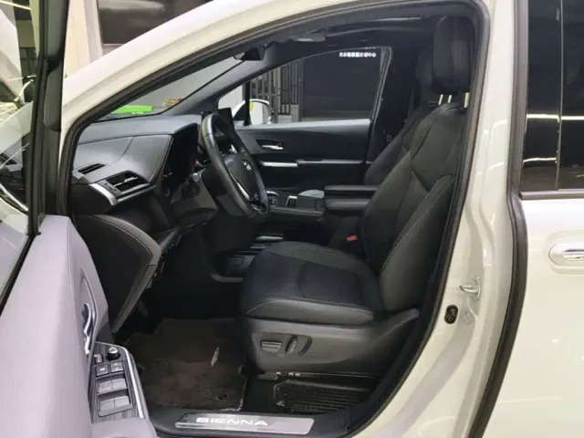 Toyota Sienna — Фото автомобиля 14