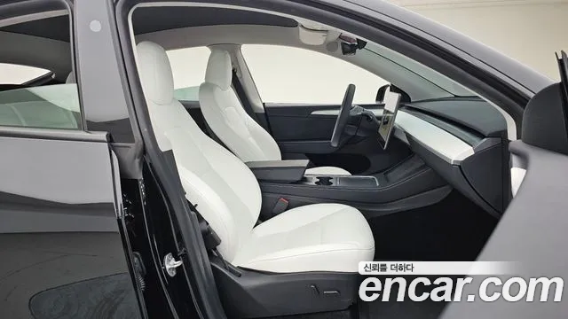 Tesla Model Y — Фото автомобиля 12