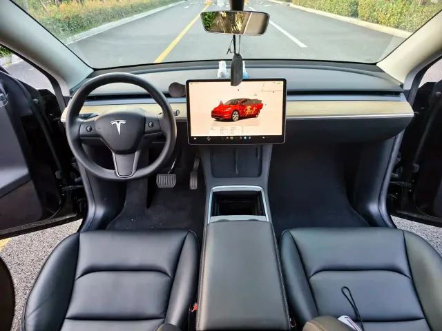 Tesla Model Y — Фото автомобиля 11