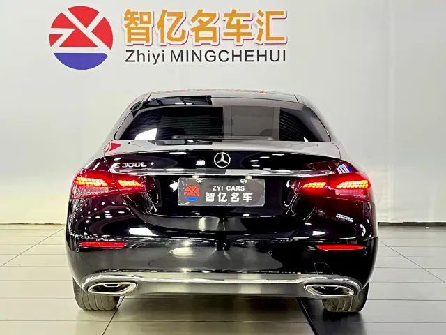 Mercedes-Benz E-Class — Фото автомобиля 13