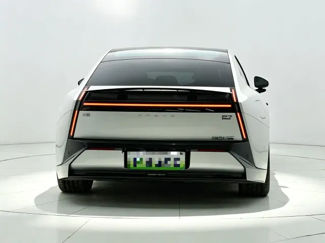 Xpeng P7 — Фото автомобиля 8