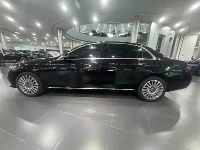 Mercedes-Benz E-Class — Фото автомобиля 2
