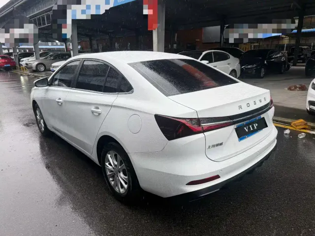 Roewe i5 — Фото автомобиля 9