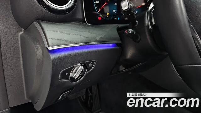 Mercedes-Benz E-Class — Фото автомобиля 19