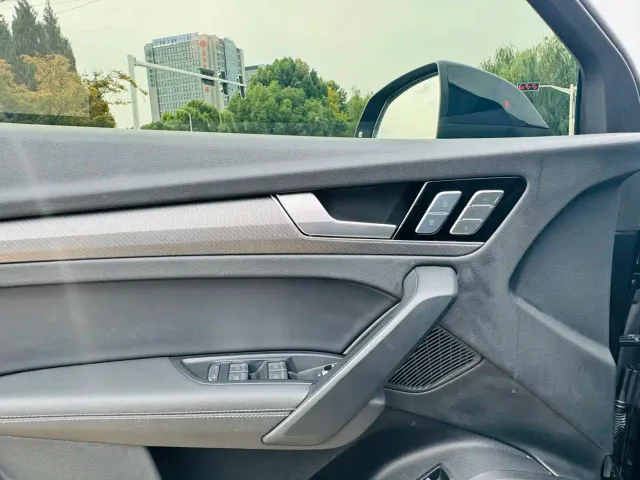 Audi Q5L — Фото автомобиля 13