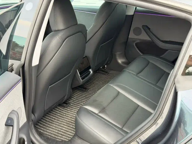 Tesla Model 3 — Фото автомобиля 9