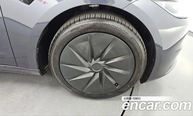 Tesla Model 3 — Фото автомобиля 6
