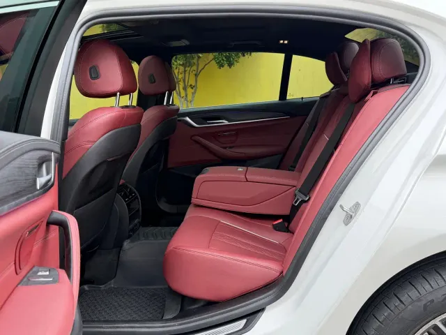 BMW 5 Series — Фото автомобиля 12