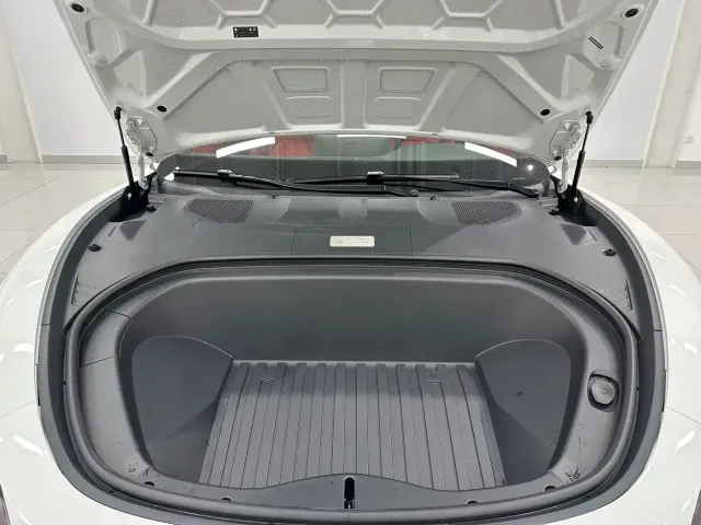 Xiaomi SU7 — Фото автомобиля 25