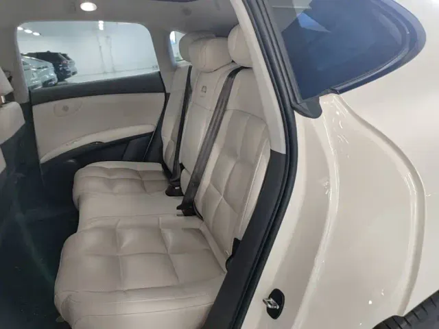 IM Motors LS6 — Фото автомобиля 16