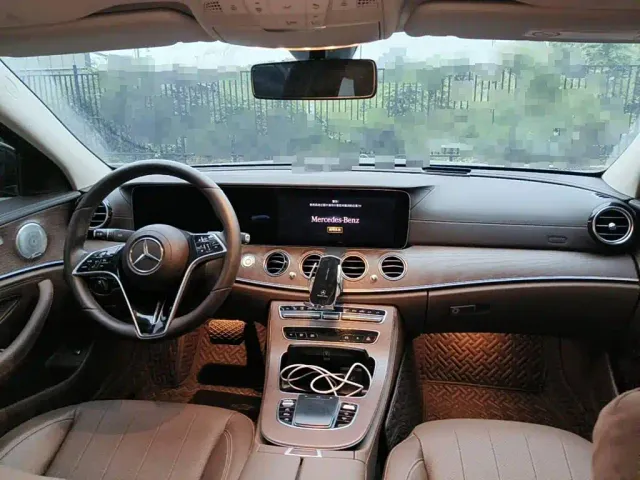 Mercedes-Benz E-Class — Фото автомобиля 12