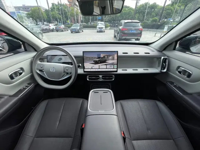 Leapmotor B10 — Фото автомобиля 14