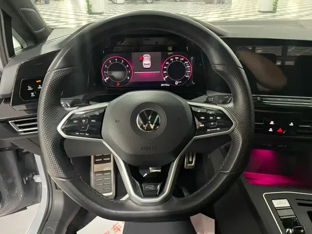 Volkswagen Golf — Фото автомобиля 12