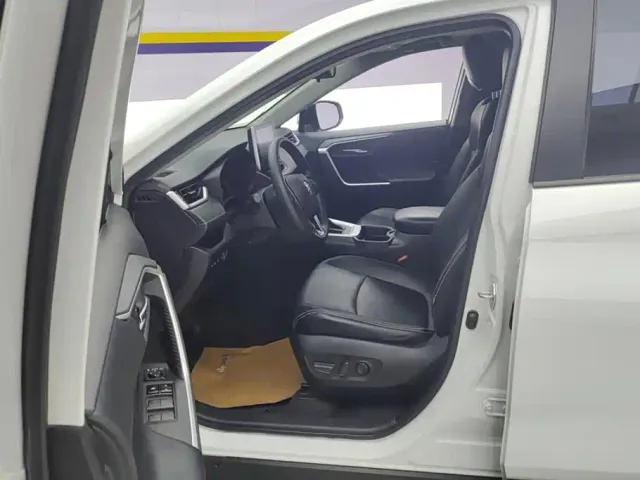 Toyota RAV4 — Фото автомобиля 9