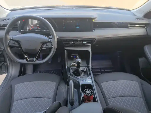 Roewe i5 — Фото автомобиля 9