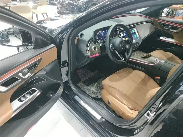 Mercedes-Benz E-Class — Фото автомобиля 11