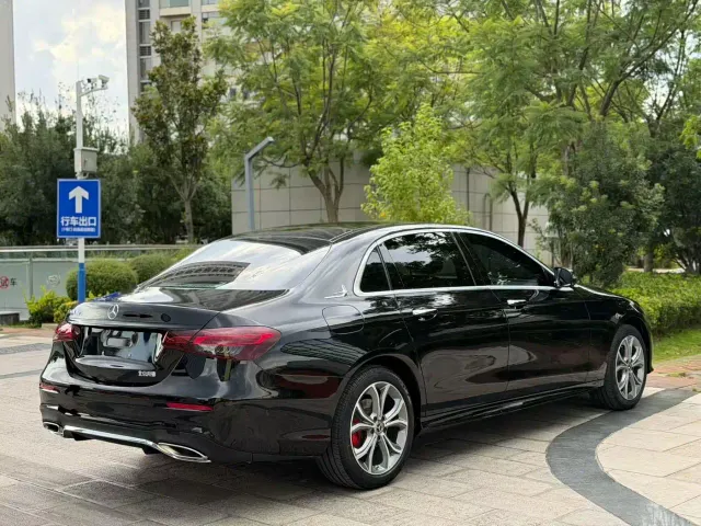 Mercedes-Benz E-Class — Фото автомобиля 7
