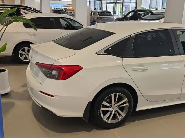 Honda Civic — Фото автомобиля 4