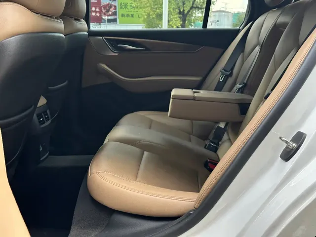 Cadillac CT5 — Фото автомобиля 10