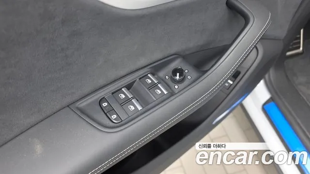 Audi Q8 55 TFSI quattro Premium — Фото автомобиля 26