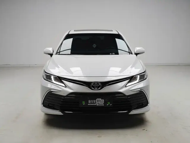 Toyota Camry — Фото автомобиля 2