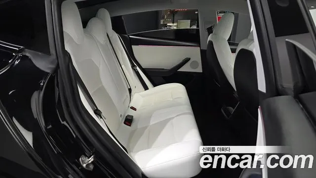 Tesla Model 3 — Фото автомобиля 18