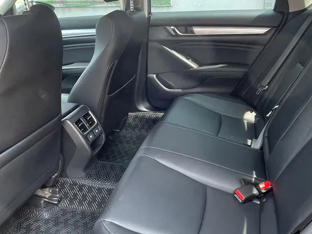 Honda Accord — Фото автомобиля 5