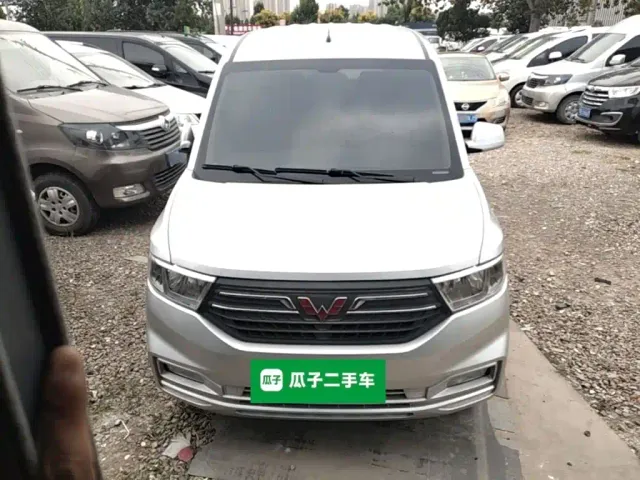 Wuling Hongguang V — Фото автомобиля 2