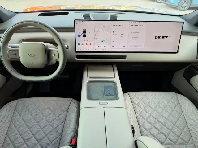 Li Auto L8 — Фото автомобиля 9
