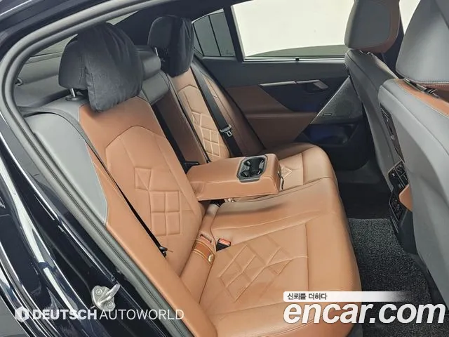 BMW 5 Series G60 — Фото автомобиля 12