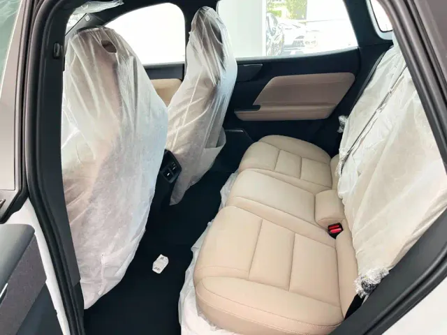 Volvo XC70 Plug-in Hybrid — Фото автомобиля 11