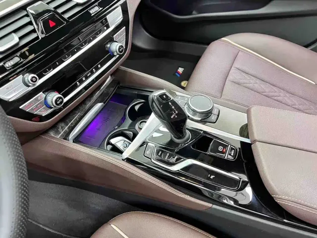 BMW 5 Series — Фото автомобиля 22