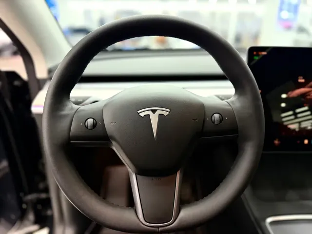 Tesla Model Y — Фото автомобиля 13