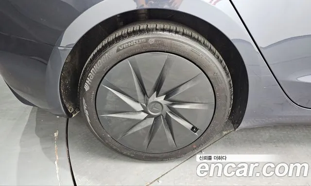 Tesla Model 3 — Фото автомобиля 5
